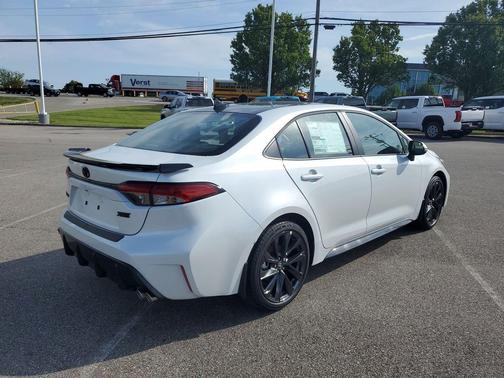 Wind Chill Pearl/Midnight Black Metallic 2026 Toyota Corolla XSE