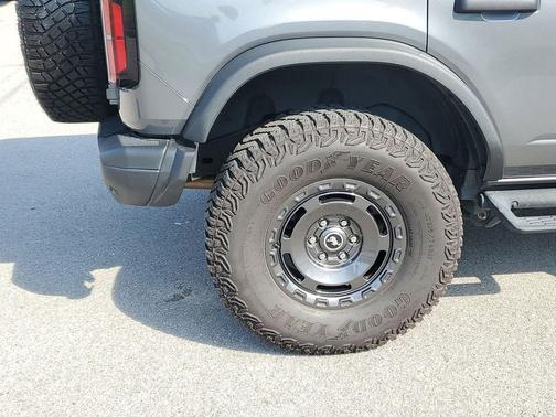 Carbonized Gray Metallic 2024 Ford Bronco Everglades