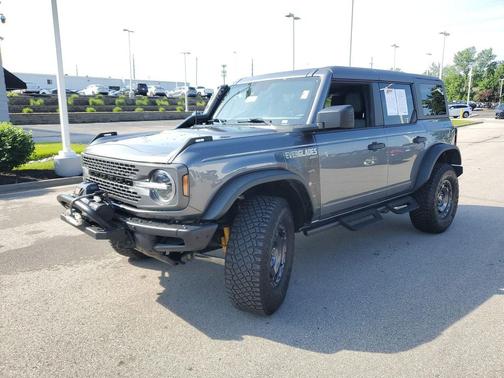 Carbonized Gray Metallic 2024 Ford Bronco Everglades