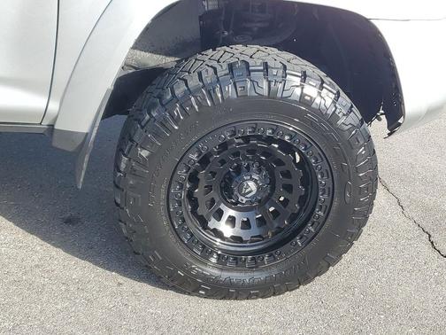 Classic Silver Metallic 2016 Toyota 4Runner SR5