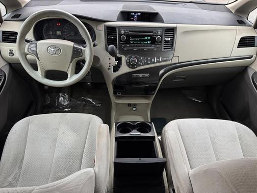 2013 Toyota Sienna LE