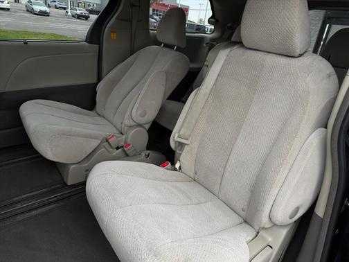 2013 Toyota Sienna LE