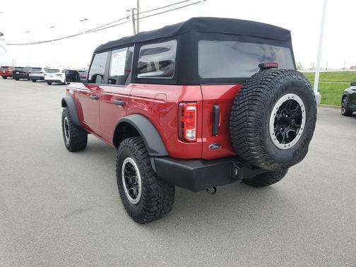 Rapid Red Metallic Tinted Clearcoat 2021 Ford Bronco Base