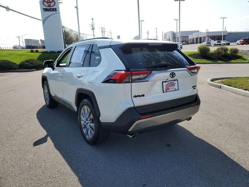 Blizzard Pearl 2022 Toyota RAV4 Limited