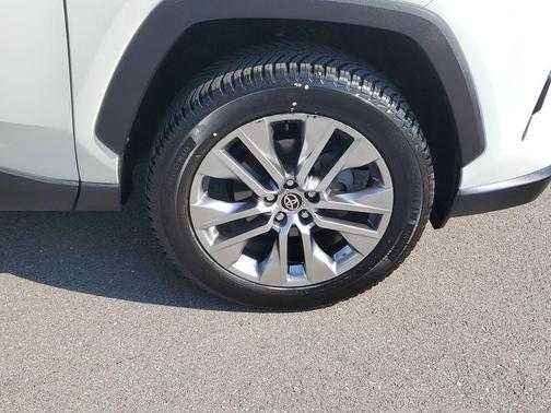 Blizzard Pearl 2022 Toyota RAV4 Limited