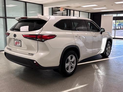 2020 Toyota Highlander LE