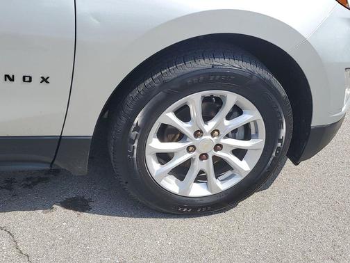 Silver Ice Metallic 2021 Chevrolet Equinox 1LT