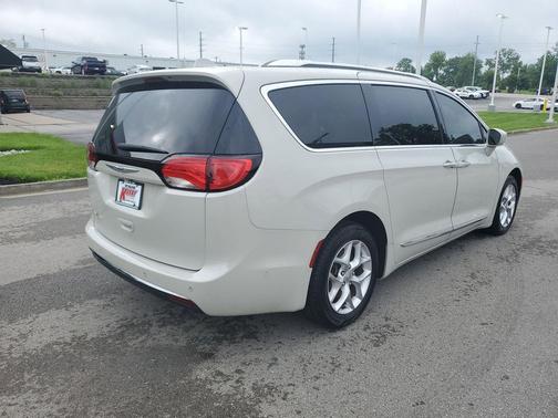 Luxury White Pearlcoat 2019 Chrysler Pacifica Touring-L Plus