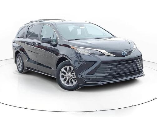 2023 Toyota Sienna LE
