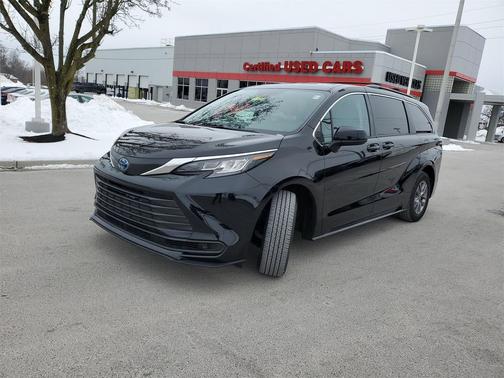 2023 Toyota Sienna LE