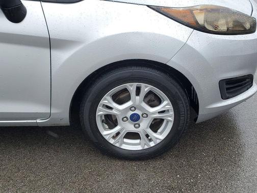 Ingot Silver 2015 Ford Fiesta SE