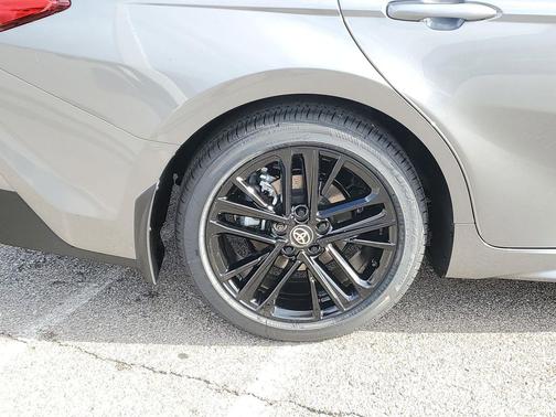 Heavy_Metallic 2026 Toyota Camry SE