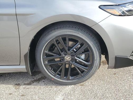 Heavy_Metallic 2026 Toyota Camry SE