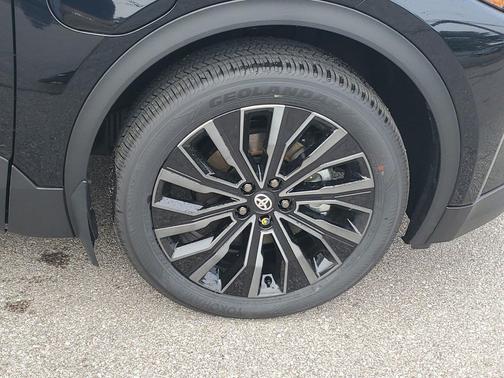Midnight Black Metallic 2026 Toyota C-HR XSE