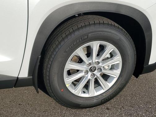 Pearl 2026 Toyota Grand Highlander Hybrid XLE