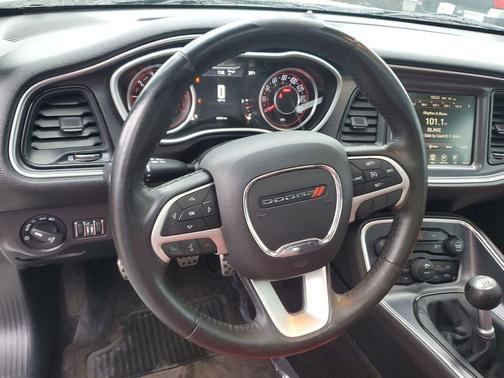 Ivory White Tri-Coat Pearl 2015 Dodge Challenger R/T Plus