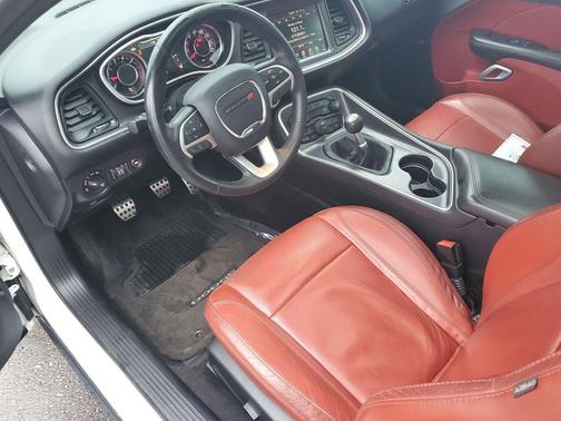 Ivory White Tri-Coat Pearl 2015 Dodge Challenger R/T Plus