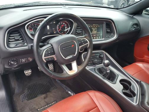 Ivory White Tri-Coat Pearl 2015 Dodge Challenger R/T Plus
