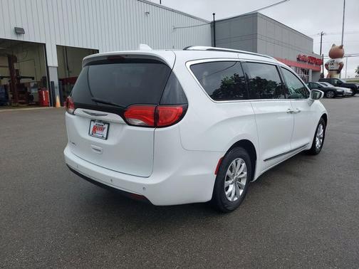 Bright White Clearcoat 2019 Chrysler Pacifica Touring L