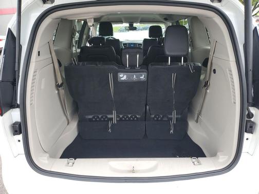 Bright White Clearcoat 2019 Chrysler Pacifica Touring L