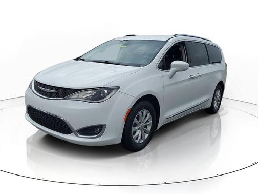 Bright White Clearcoat 2019 Chrysler Pacifica Touring L