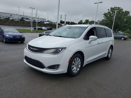 Bright White Clearcoat 2019 Chrysler Pacifica Touring L
