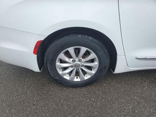 Bright White Clearcoat 2019 Chrysler Pacifica Touring L