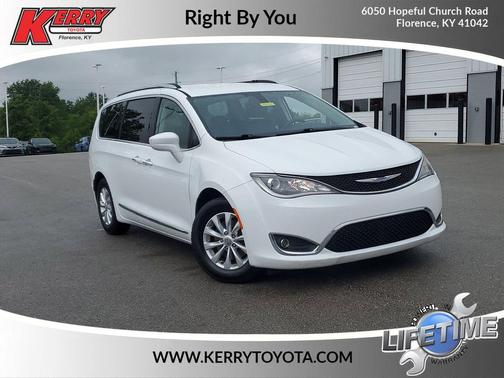 Bright White Clearcoat 2019 Chrysler Pacifica Touring L