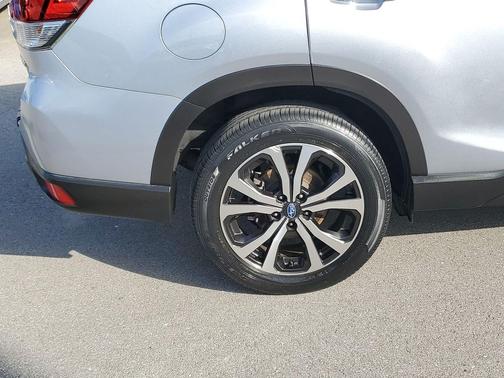 Ice Silver Metallic 2021 Subaru Forester Limited