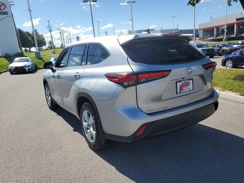 Celestial Silver Metallic 2023 Toyota Highlander LE