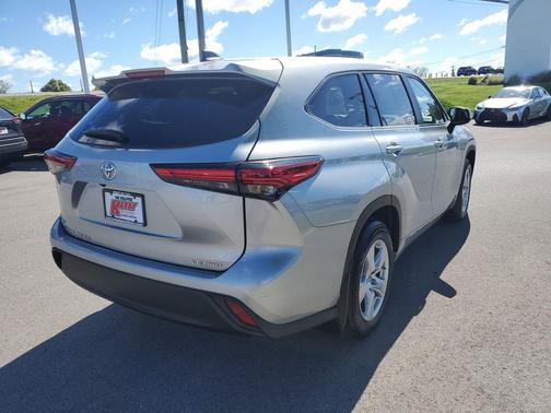 Celestial Silver Metallic 2023 Toyota Highlander LE