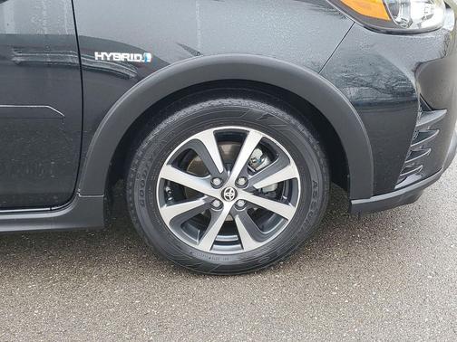 2019 Toyota Prius LE