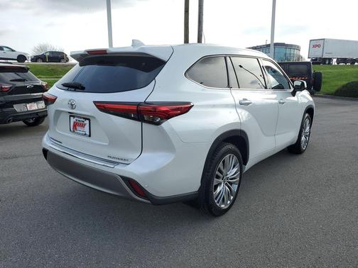 Wind Chill Pearl 2023 Toyota Highlander Platinum