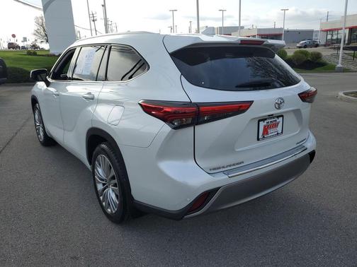 Wind Chill Pearl 2023 Toyota Highlander Platinum