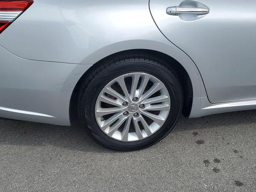 Classic Silver Metallic 2014 Toyota Avalon Hybrid Limited