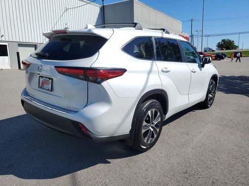 Wind Chill Pearl 2023 Toyota Highlander XLE