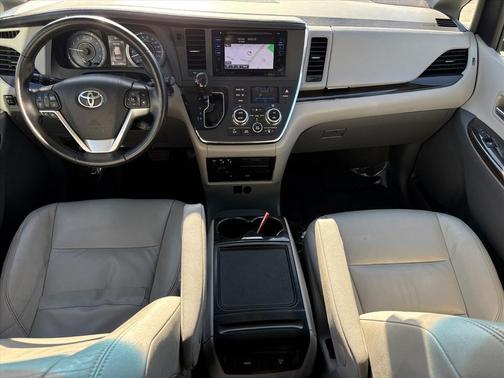 2017 Toyota Sienna XLE Premium