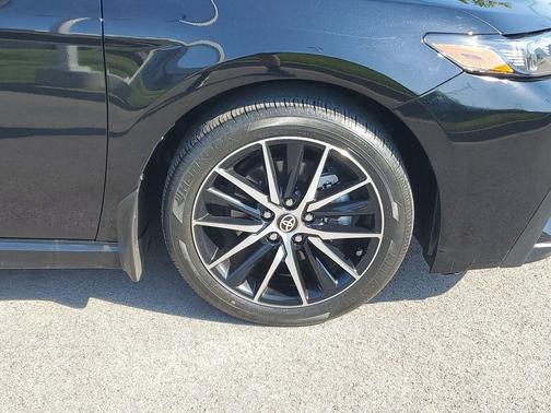 Midnight Black Metallic 2024 Toyota Camry SE