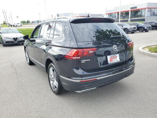 Deep Black 2021 Volkswagen Tiguan 2.0T SEL