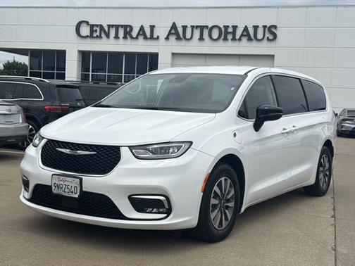 2024 Chrysler Pacifica Hybrid Select
