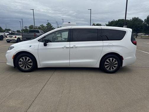 2024 Chrysler Pacifica Hybrid Select