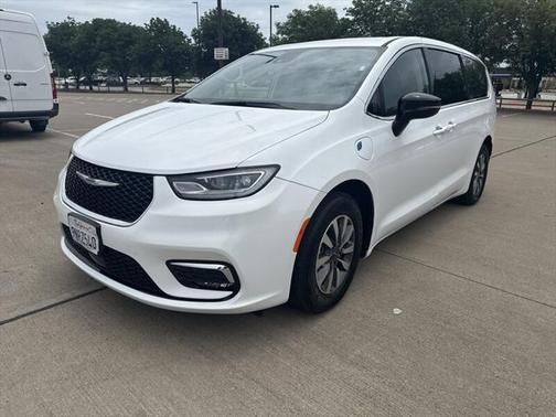 2024 Chrysler Pacifica Hybrid Select