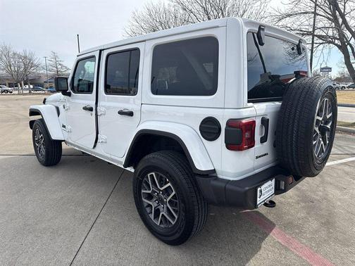2025 Jeep Wrangler 4-Door Sahara 4x4
