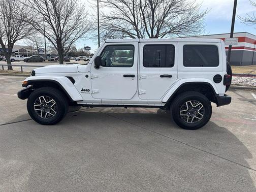 2025 Jeep Wrangler 4-Door Sahara 4x4