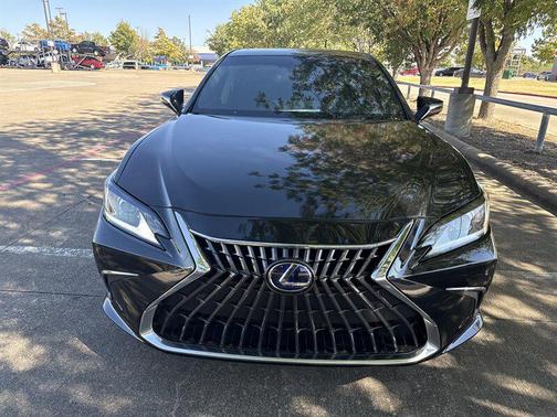 2022 Lexus ES 300h Base