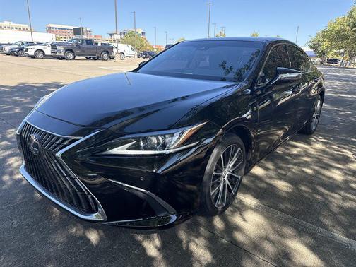 2022 Lexus ES 300h Base