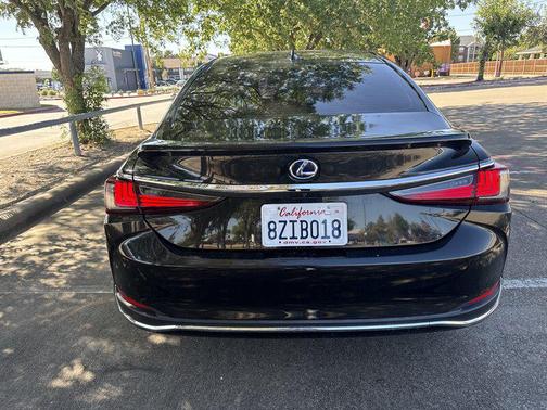 2022 Lexus ES 300h Base