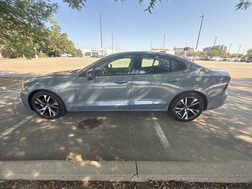 2024 Volvo S60 B5 Core Dark Theme
