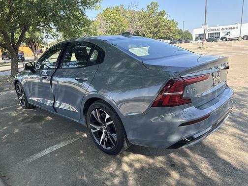 2024 Volvo S60 B5 Core Dark Theme