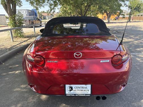 2016 Mazda MX-5 Miata Sport